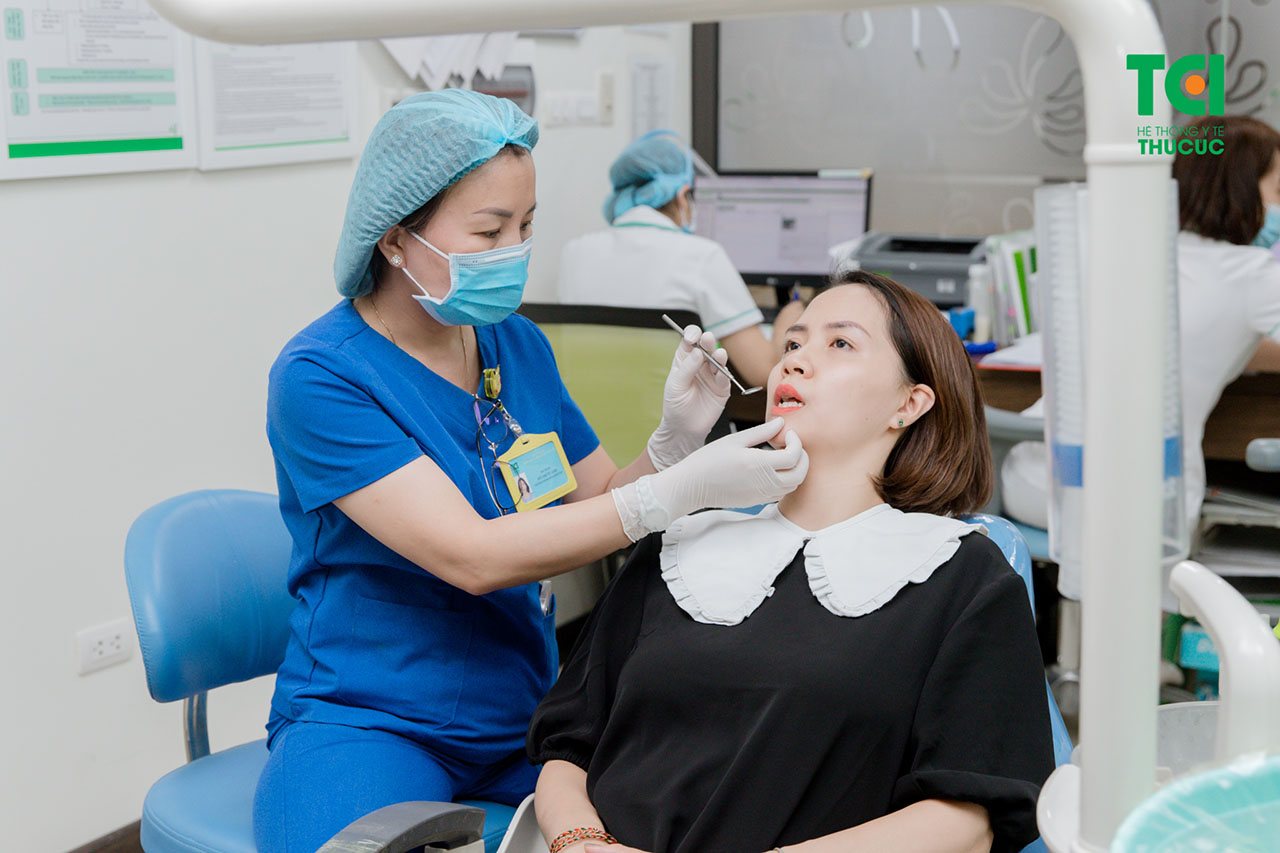 Khi sâu răng sưng lợi có mủ, có thể gây ra những triệu chứng gì?