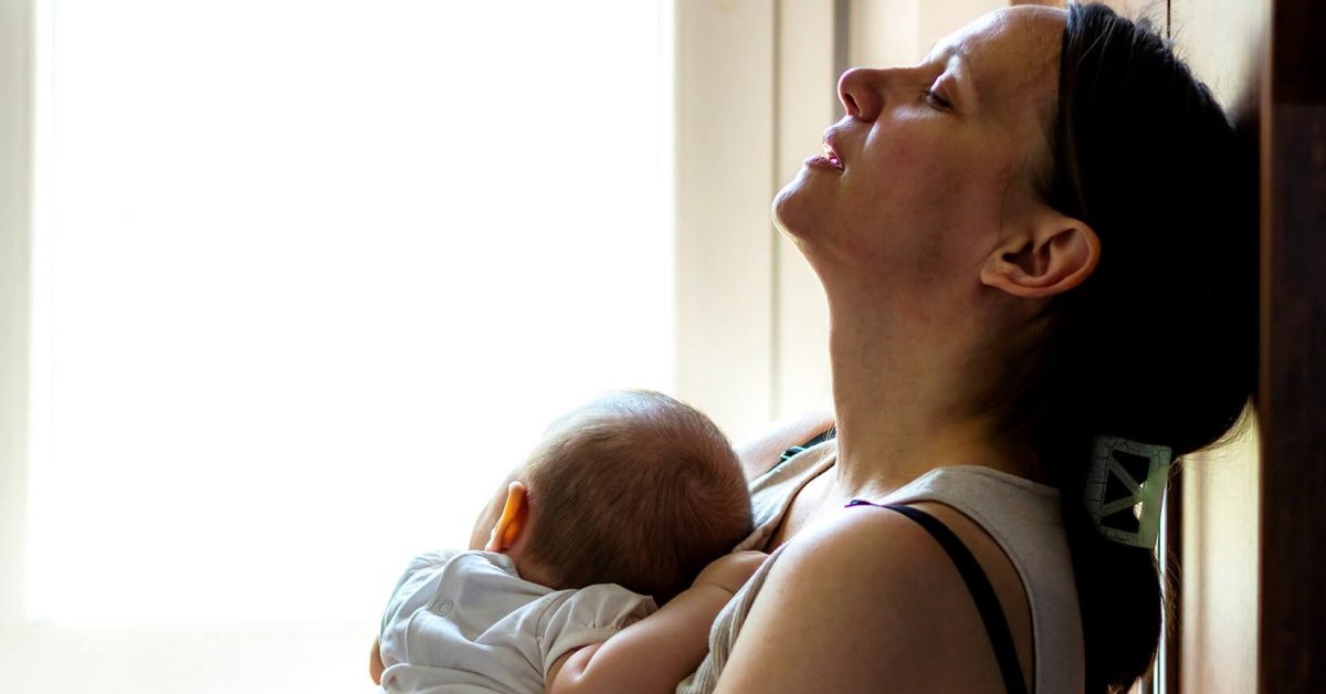 Mẹ sau sinh cần làm gì để cải thiện tình trạng mất ngủ?

