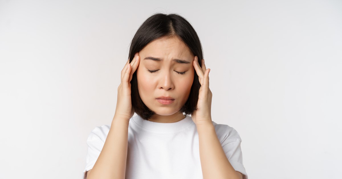Phân biệt giữa đau đầu suy giảm trí nhớ và nhức đầu suy giảm trí nhớ?
