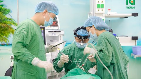 Quy trình phẫu thuật cắt amidan của bệnh nhân 30 tuổi