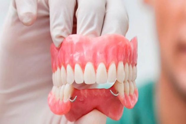 Răng giả có thể gây viêm lợi
