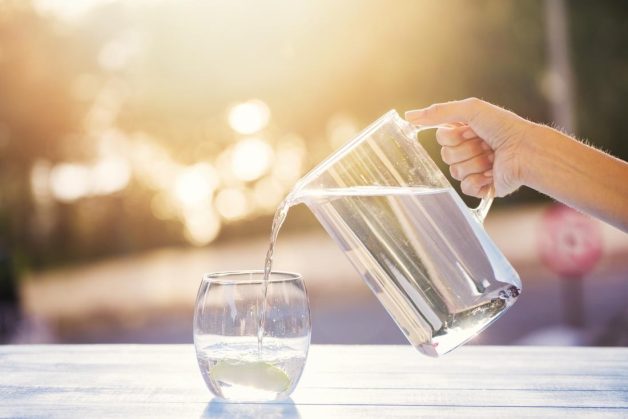 miệng khô là môi trường lý tưởng cho sự phát triển của vi khuẩn gây viêm lợi