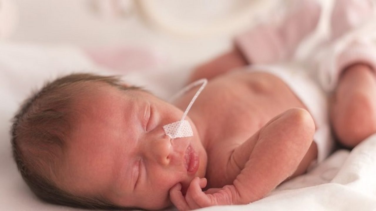 Nguyên nhân và cách điều trị em bé sinh mổ bị khò khè 