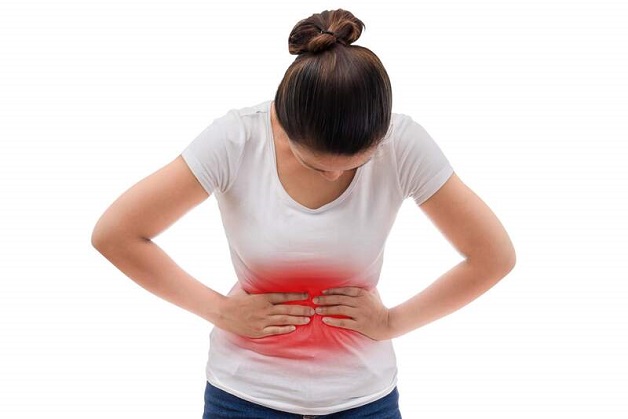 Đau bụng là một trong các triệu chứng của bệnh