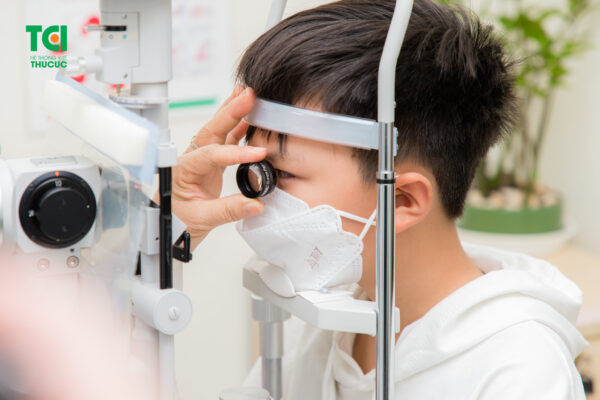 Khách hàng khi đến thăm khám mắt tại Thu Cúc TCI