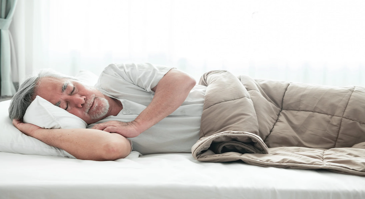 Có những phương pháp điều trị nào cho bệnh ngủ nhiều ở người già?