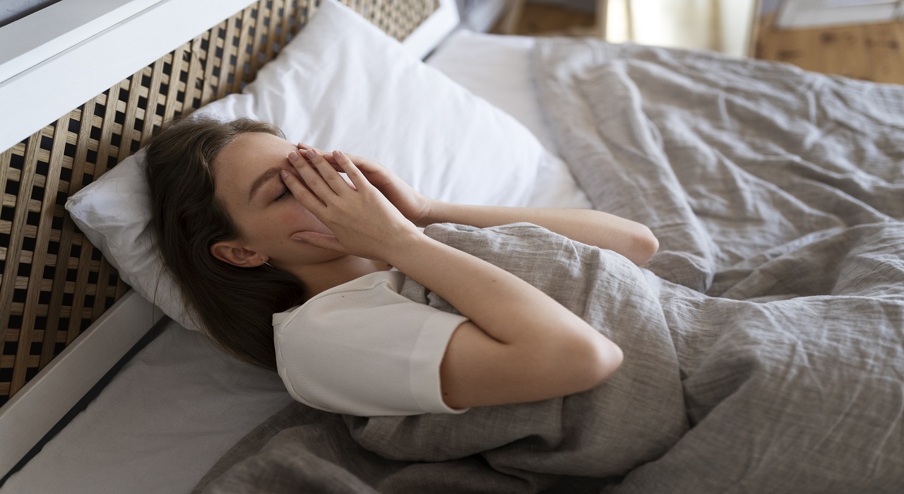 Có thể uống thuốc hoặc thực phẩm chức năng để giảm triệu chứng mất ngủ không?
