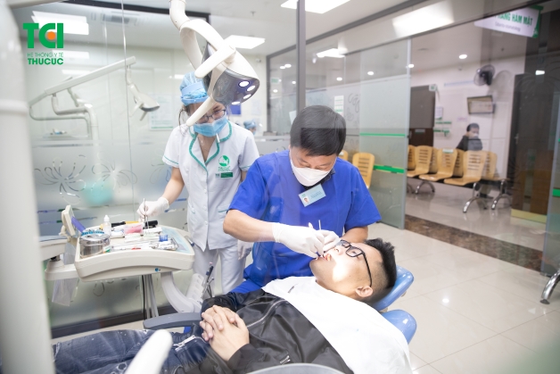 Tình trạng răng quặp