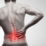 Giải đáp viêm đại tràng có bị đau lưng không?