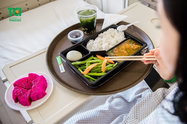 Đẻ mổ 3 tháng ăn ốc được không phụ thuộc vào tình trạng sức khỏe của mỗi mẹ bỉm.