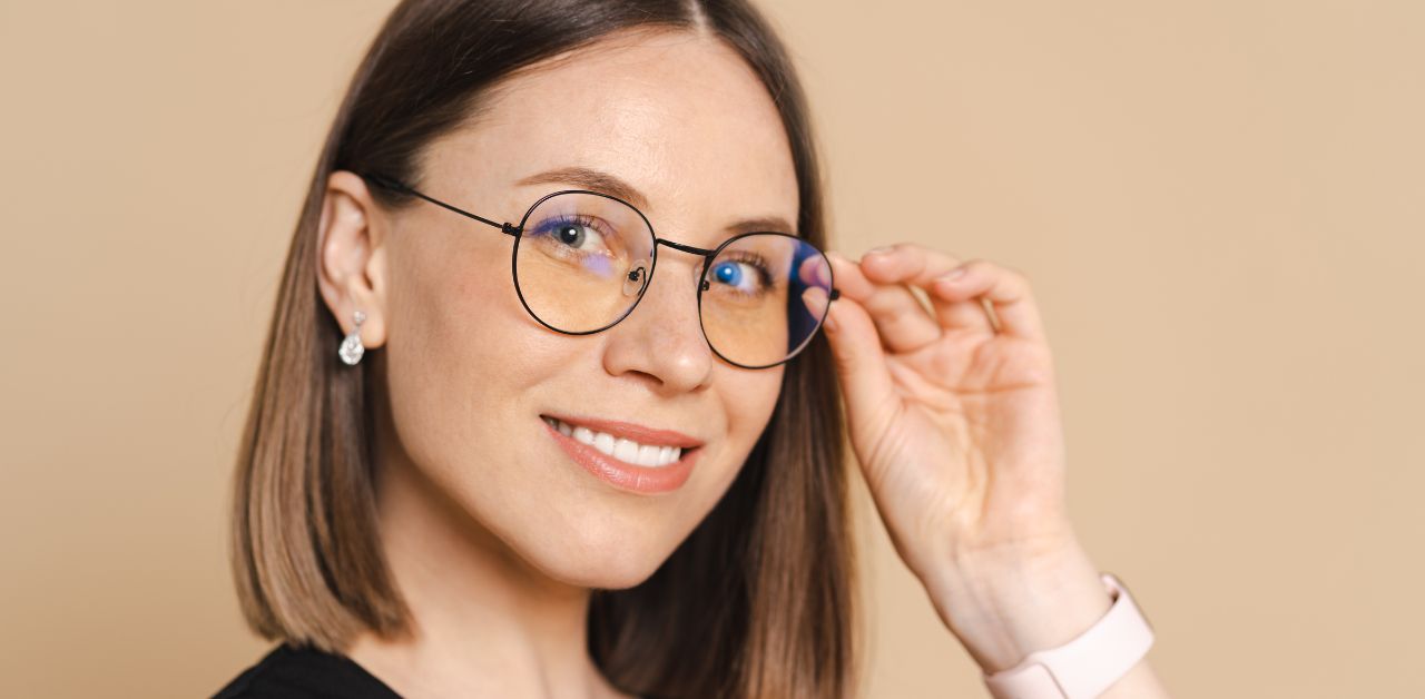 Mắt kính cận dáng giọt lệ có phù hợp với khuôn mặt nữ không?
