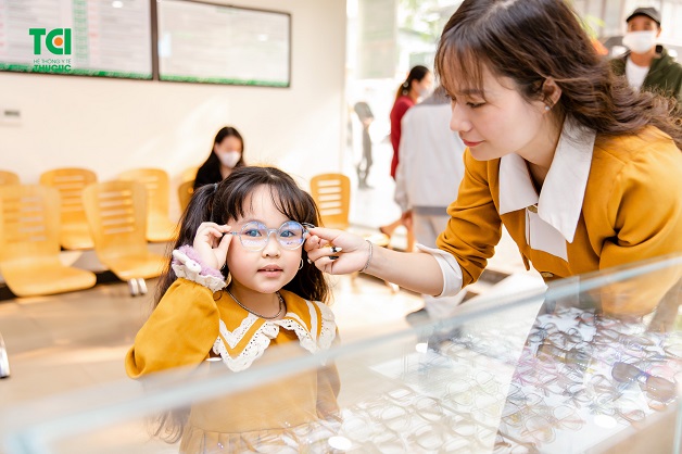 Nhấn vào ảnh để phóng to tật khúc xạ