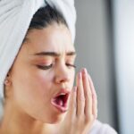 Hôi miệng sau khi ngủ dậy: Nguyên nhân và cách chữa