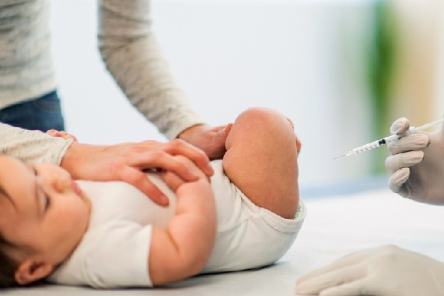 tiêm vacxin phòng bại liệt
