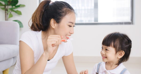 chăm sóc răng trẻ 2 tuổi