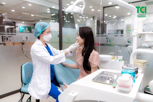 Đi khám tại các phòng nha để xác định nguyên nhân chính xác của hôi miệng