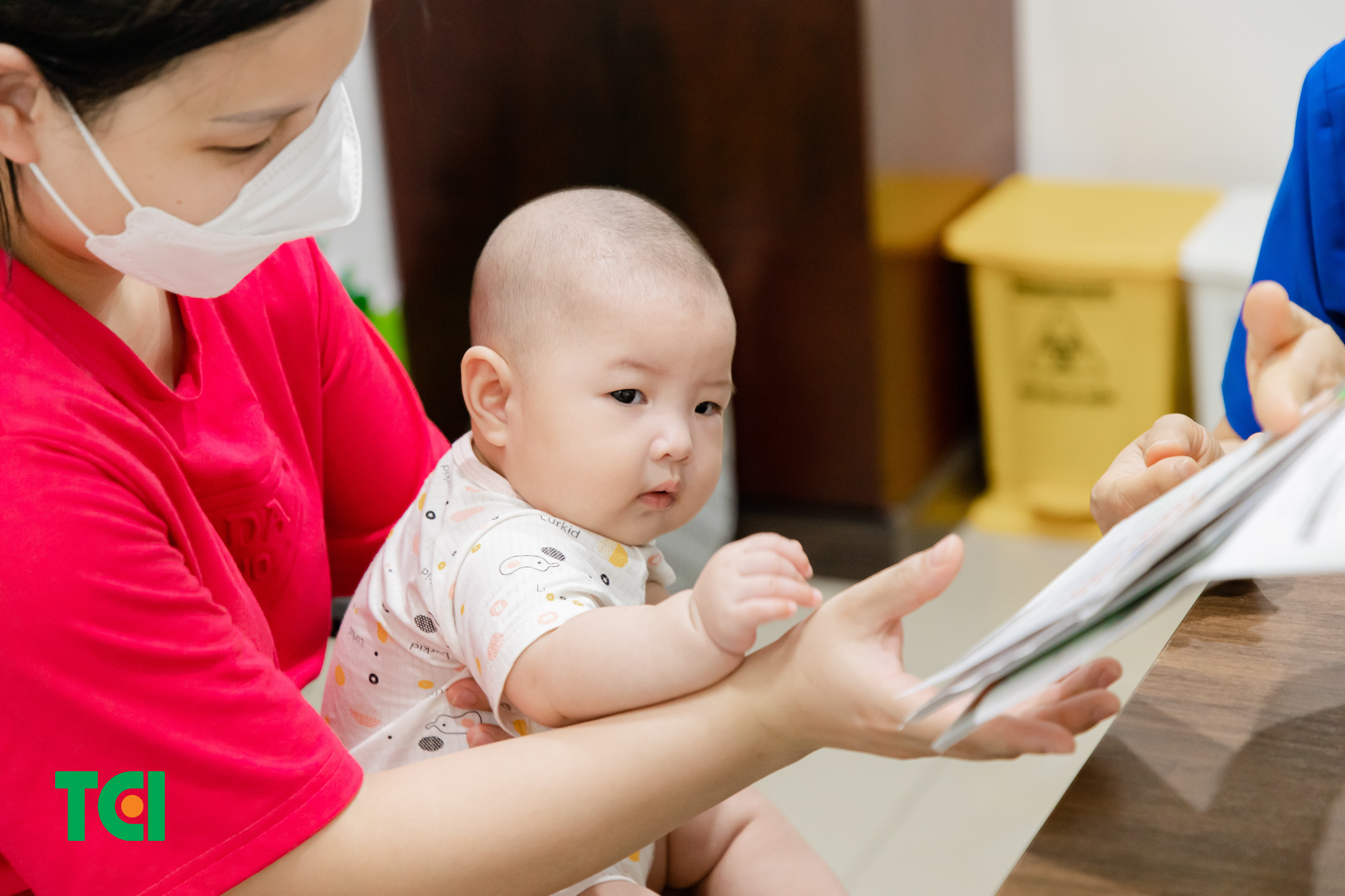 Cần lựa chọn dạng thuốc hạ sốt sau tiêm vacxin phù hợp với trẻ