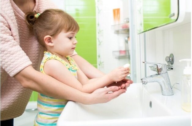 Việc vệ sinh cần thiết trong việc lập kế hoạch chăm sóc trẻ suy dinh dưỡng