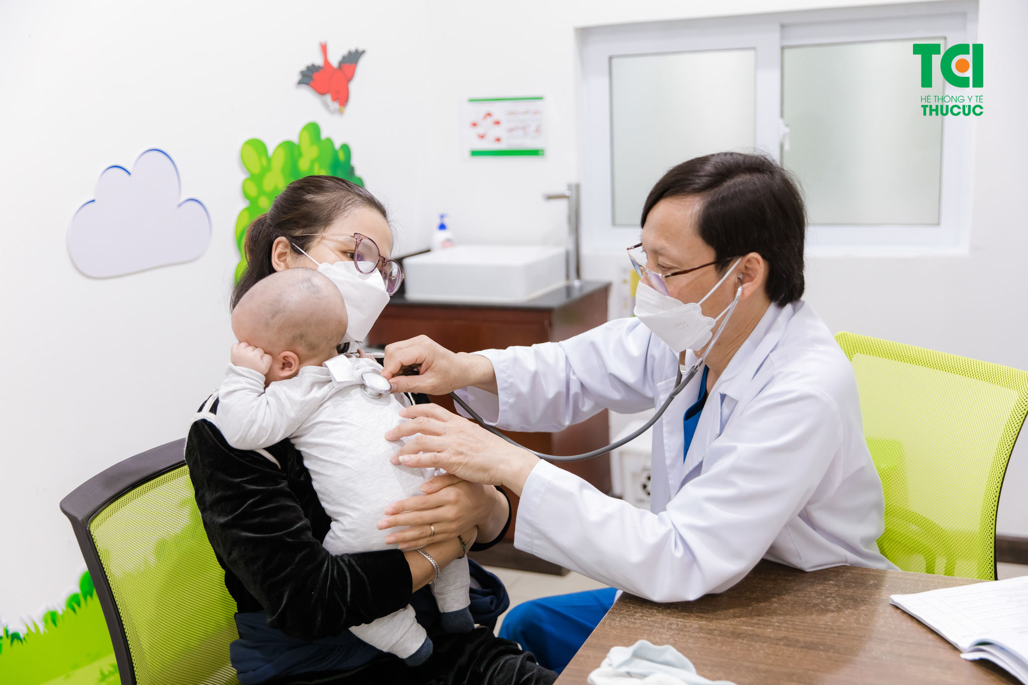 trẻ sốt cao khi tiêm vacxin kéo dài có thể dẫn đến một số tình trạng sức khỏe nguy hiểm