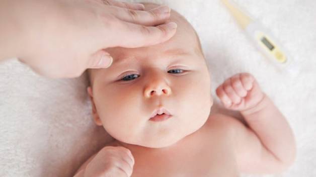 Hướng dẫn chăm sóc an toàn cho trẻ sơ sinh sau khi tiêm chủng