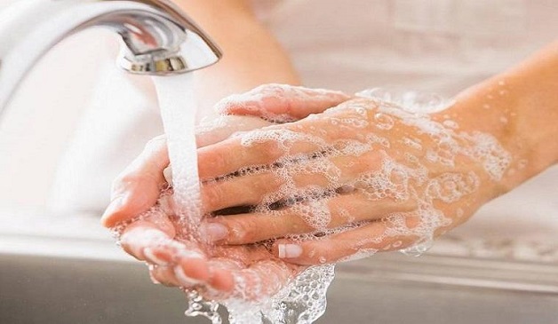 Rửa tay thường xuyên bằng xà phòng và nước là quan trọng để phòng tránh các bệnh truyền nhiễm