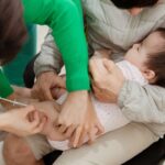 Tiêm mũi sởi cho bé 9 tháng có sốt không và cách chăm sóc trẻ