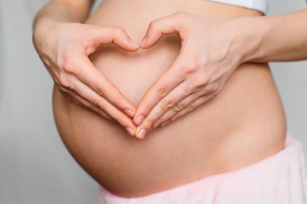 tiêm phòng với mẹ bầu nhằm ngăn chặn nguy cơ mắc các bệnh truyền nhiễm, giúp thai kỳ diễn ra thuận lợi.