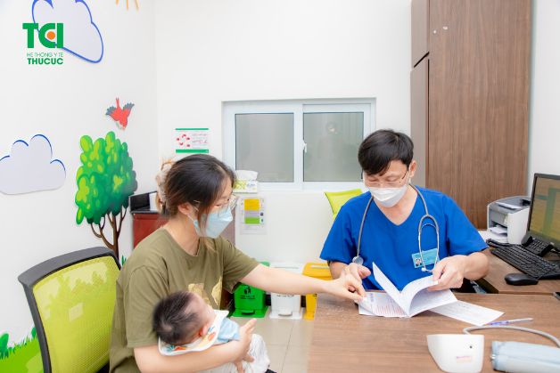 Cần thông báo ngay với bác sĩ nếu xuất hiện phản ứng bất thường nào sau khi tiêm vacxin