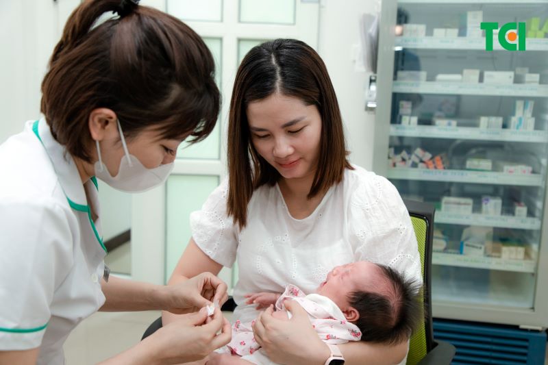 Các phòng tiêm chủng dịch vụ thường có đầy đủ các mũi tiêm cho trẻ.