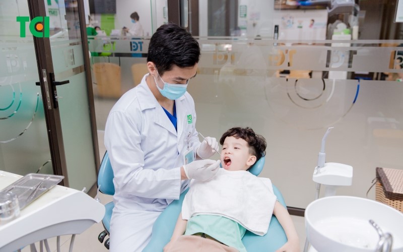 Tình trạng viêm lợi trùm ở trẻ em