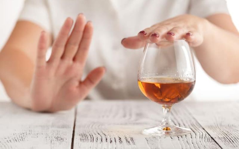 Tránh uống rượu trong quá trình sử dụng thuốc vì có thể gây ra phản ứng antabuse.