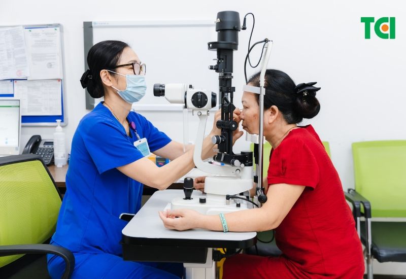 Chữa sụp mí mắt bằng diện chẩn có hiệu quả không?