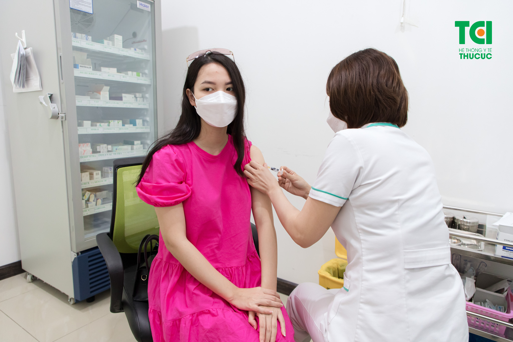 Người lớn và trẻ nhỏ đều cần tiêm chủng theo đúng chỉ định của bác sĩ