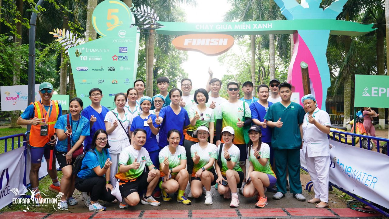 Giải chạy Ecopark Marathon 2024 được Thu Cúc TCI bảo trợ y tế