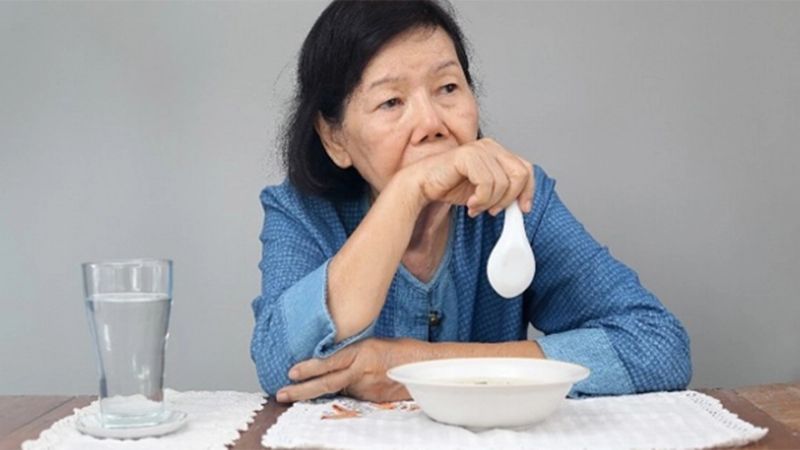 Ảnh hưởng của việc ăn cơm khó nuốt tới người bệnh