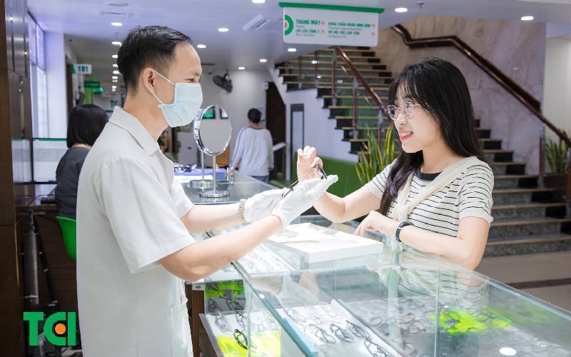 nơi cắt kính uy tín như thế nào