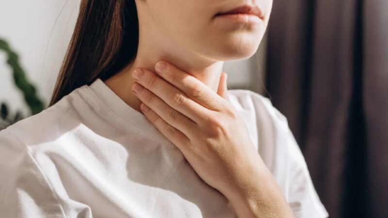 Nuốt vướng có bị sao không - nuốt vướng là tình trạng người bệnh cảm thấy có vật cản trong cổ hoặc ngực khi nuốt