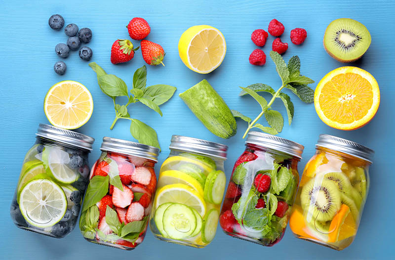Phương pháp detox phổ biến nhất là thay đổi chế độ ăn để hỗ trợ thanh lọc.