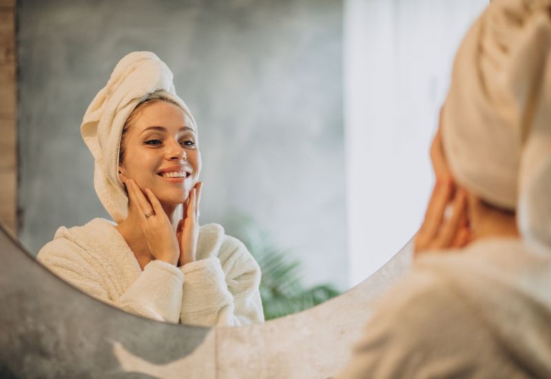 Không chỉ tốt cho sức khỏe bên trong, chanh còn là “vũ khí bí mật” trong chăm sóc làn da.