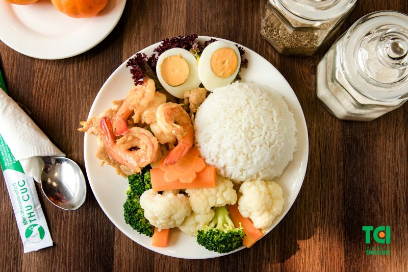Tôm cá là những thực phẩm chứa nhiều vitamin B12.
