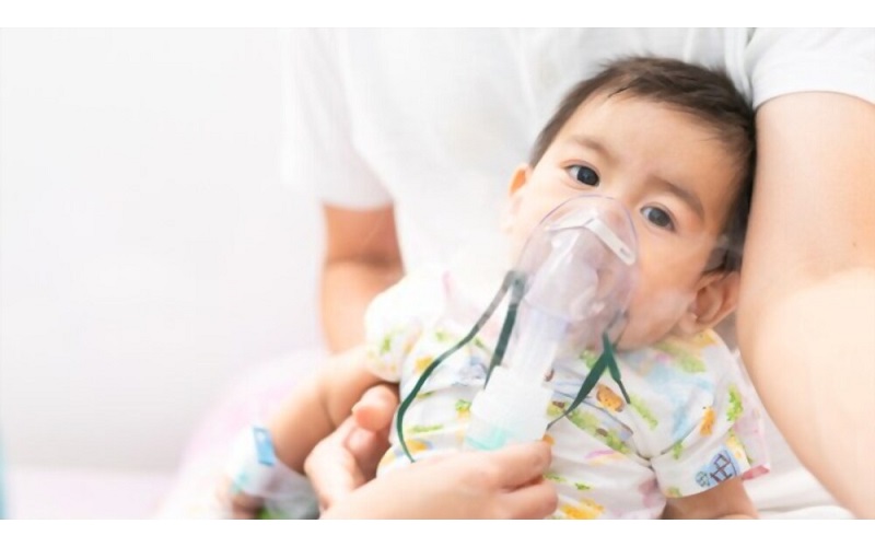 Trẻ dưới 5 tuổi, đặc biệt là nhóm đối tượng dễ mắc viêm phổi và có tỷ lệ tử vong cao nhất.