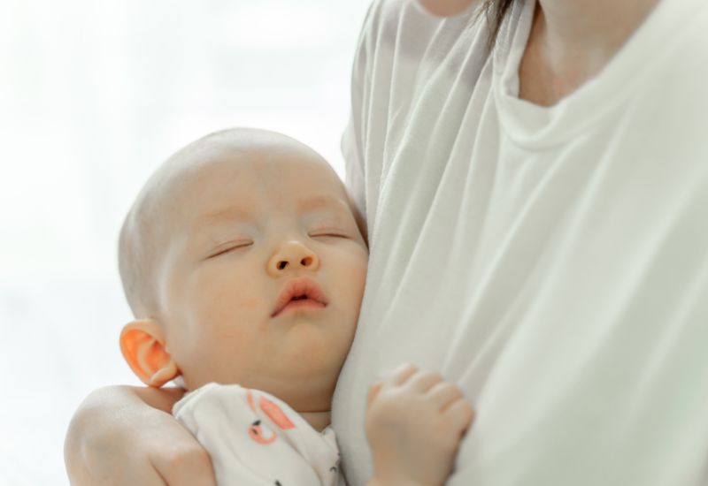 Ở cữ là khoảng thời gian sau sinh từ 6 đến 8 tuần, đôi khi kéo dài đến 3 tháng 10 ngày theo quan niệm truyền thống Việt Nam.