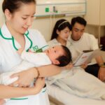 Hướng dẫn mẹ ở cữ sau sinh đúng cách