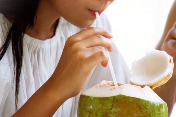 Nước dừa có khả năng hỗ trợ tim mạch nhờ hàm lượng kali dồi dào.