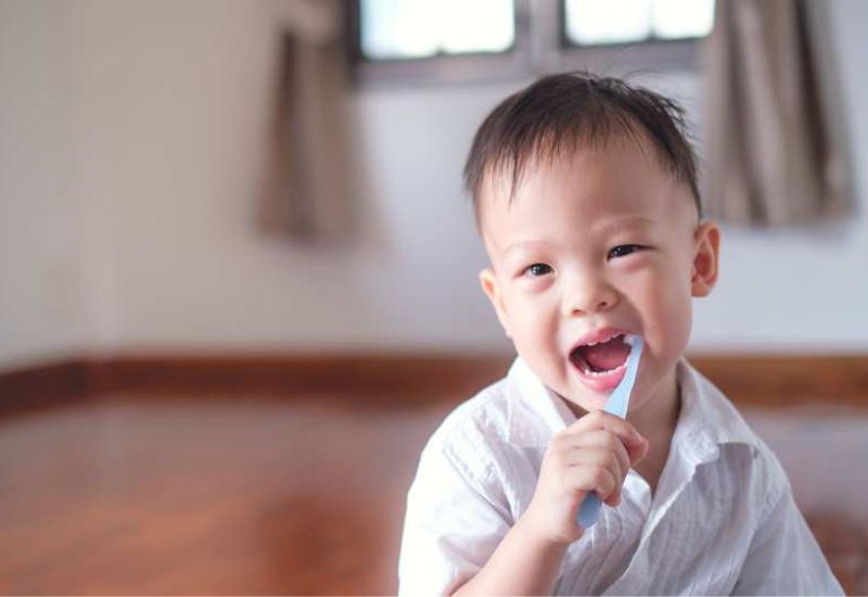 Chải răng đúng cách đóng vai trò quan trọng trong việc duy trì vệ sinh răng sâu hằng ngày.