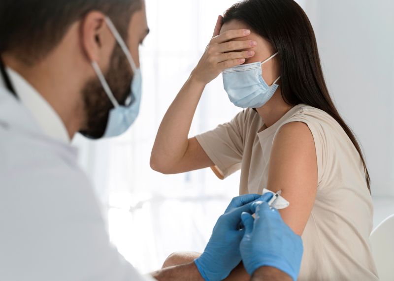 Sốt sau khi tiêm vaccine là một phản ứng tự nhiên của cơ thể.