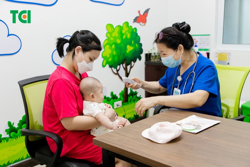 cách hạ sốt khi tiêm vaccine