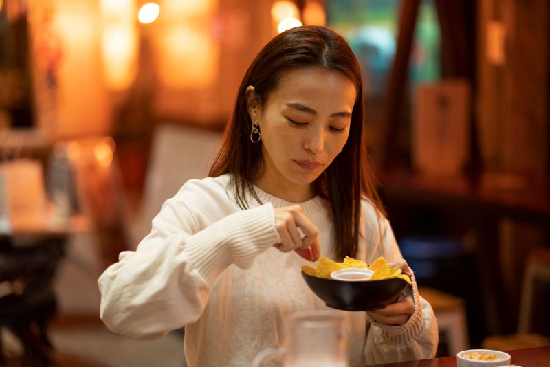 Khoai lang chứa nhiều kali, một khoáng chất quan trọng giúp điều hòa huyết áp và giảm căng thẳng cho hệ tim mạch.
