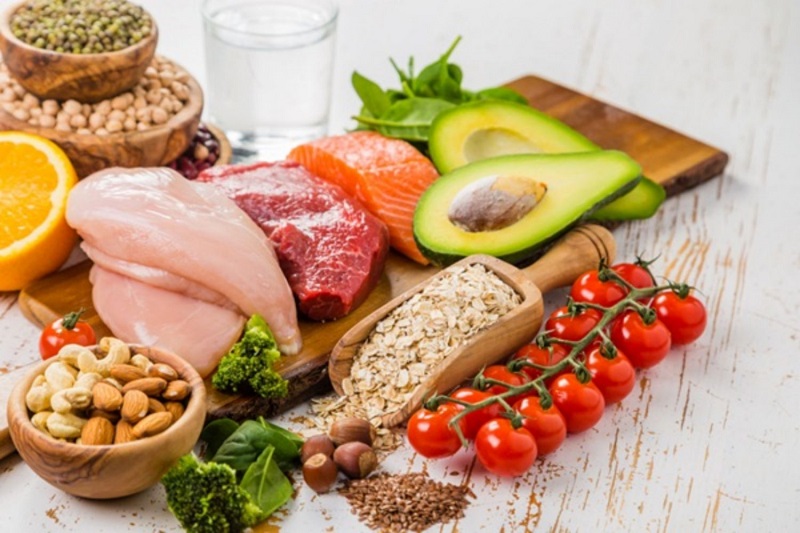 Ưu tiên thực phẩm tươi sống, giàu vitamin và chất xơ (rau xanh, hoa quả tươi)