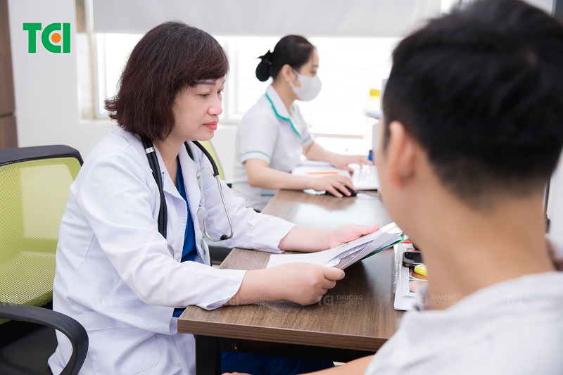 Khi nào cần điều trị thoái hóa khớp háng?